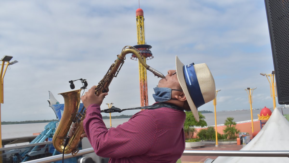 Durante el acto llevado a cabo hoy, hubo un show artístico.