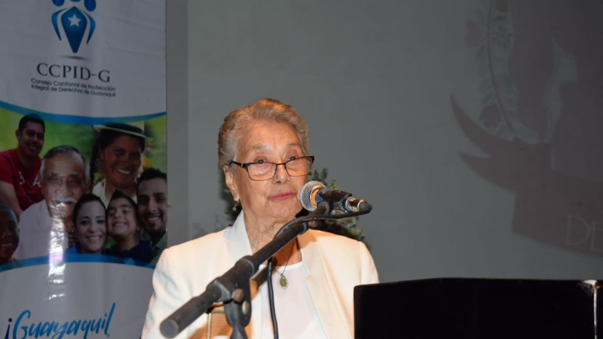 Blanca Salazar llegó a tener su propia emisora, Radio 9 de Octubre, en homenaje a la ciudad que la adoptó como hija.