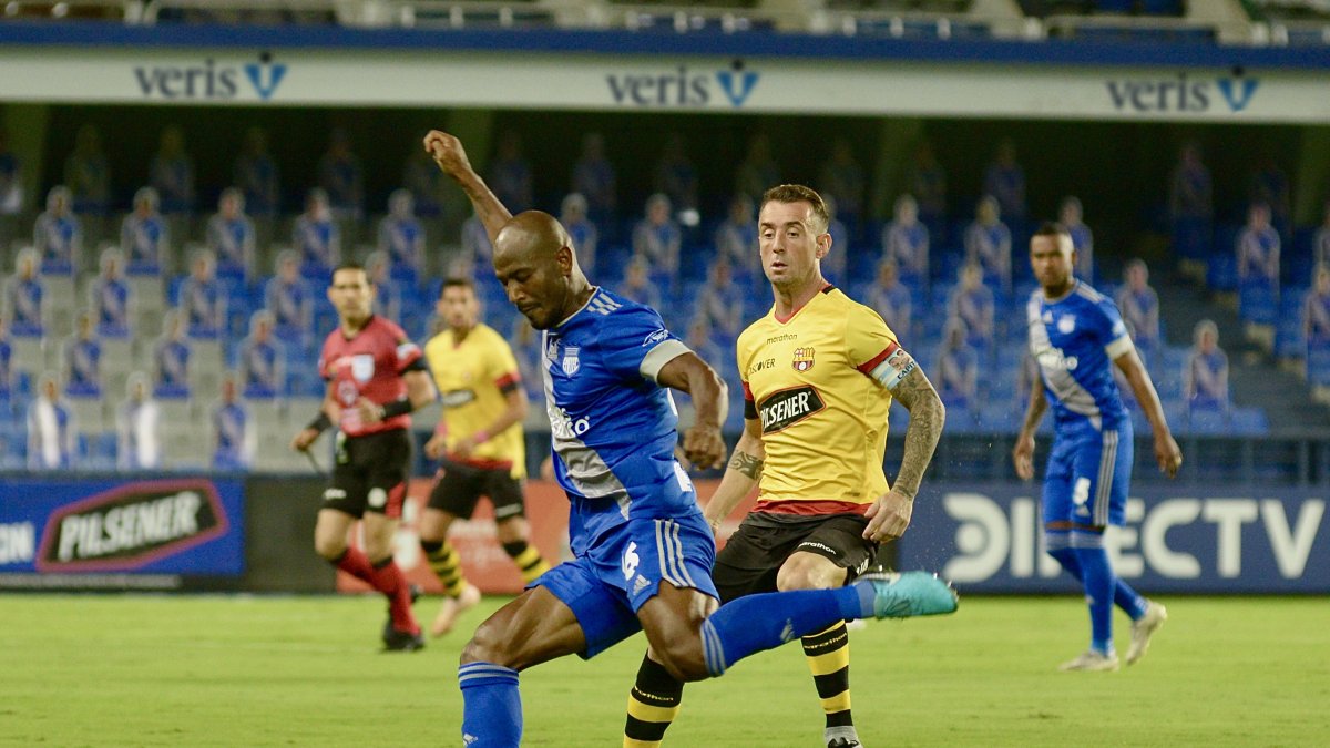 Damián Díaz, volante de Barcelona será titular. Óscar Bagüí, marcapunta de Emelec, esperará su oportunidad.