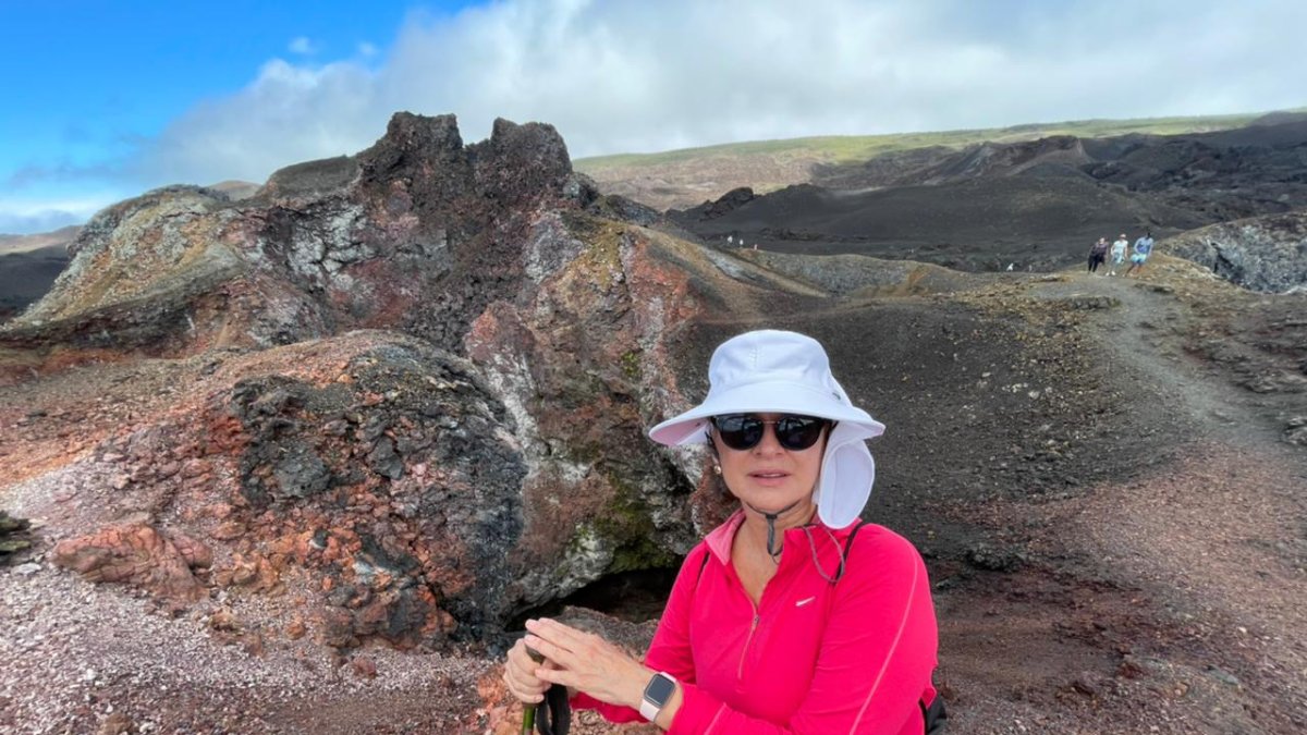La presentadora en las Islas Encantadas.