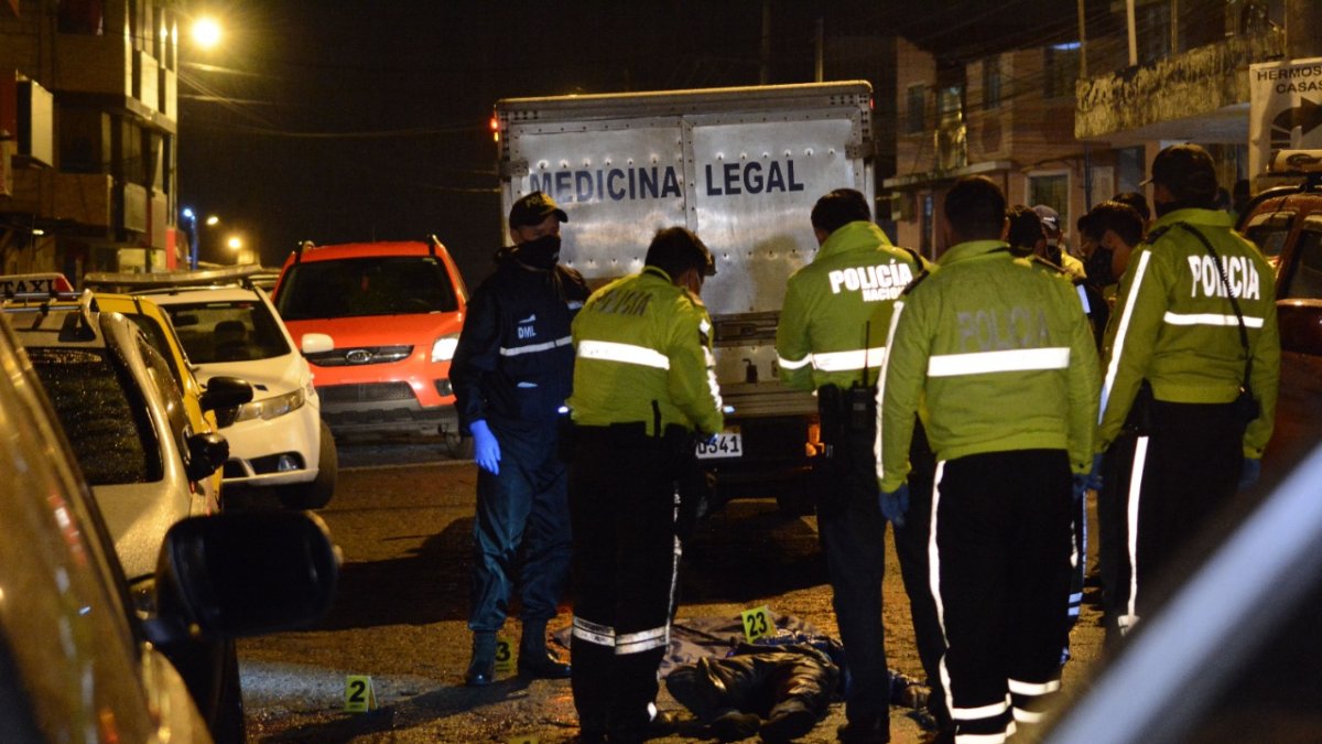 El 22 de junio dos policías recibieron disparos dentro de su patrullero cuando realizaban un control de libadores. Uno falleció y el otro se recupera del disparo en la cabeza.