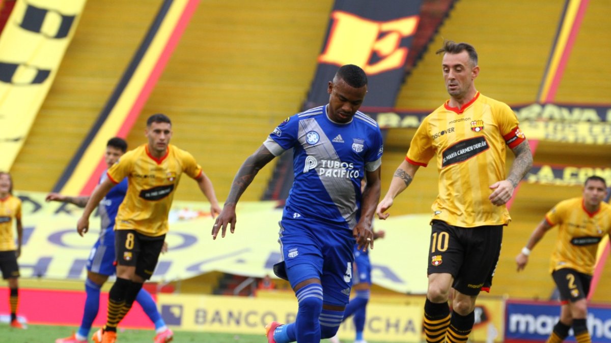 Emelec y Barcelona son los dos clubes que pelean por quedarse con al etapa.