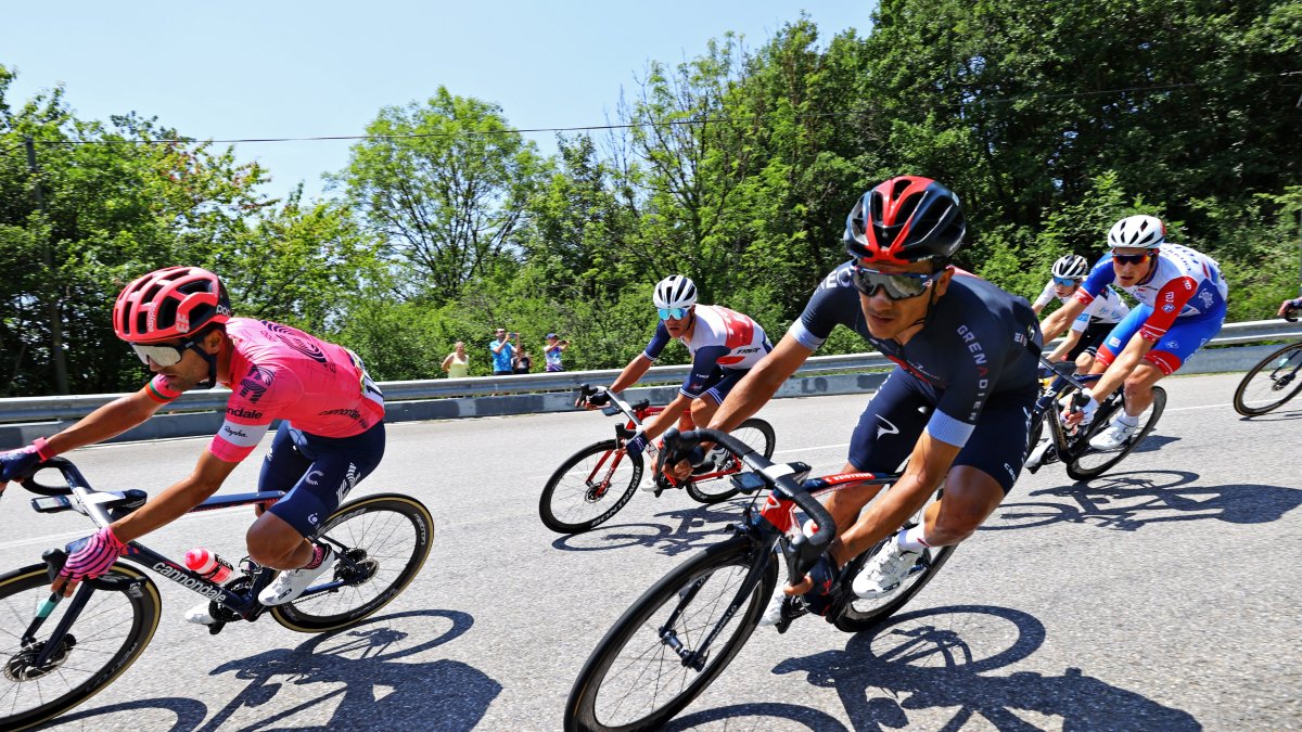 Richard Carapaz durante la etapa de ayer, en la que por su actuación escaló un lugar en la general.