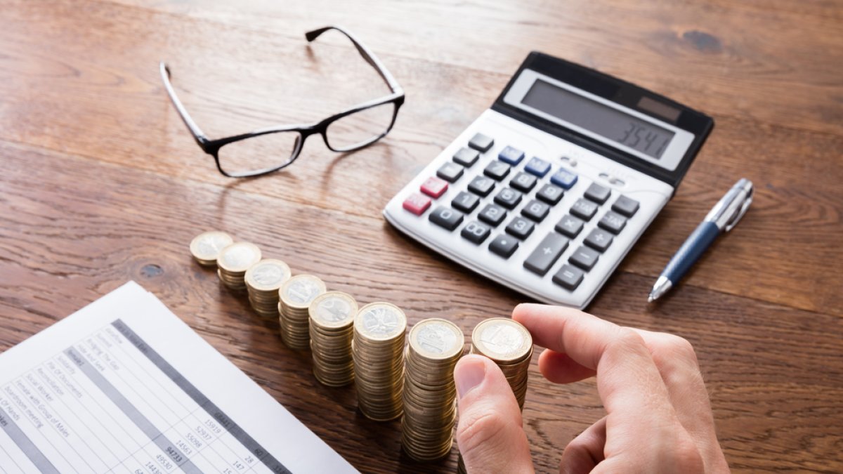 Impuestos. Expertos alertan a la ciudadanía para que conozca los rubros que paga en sus consumos diarios. En algunos valores se incluyen tributos.