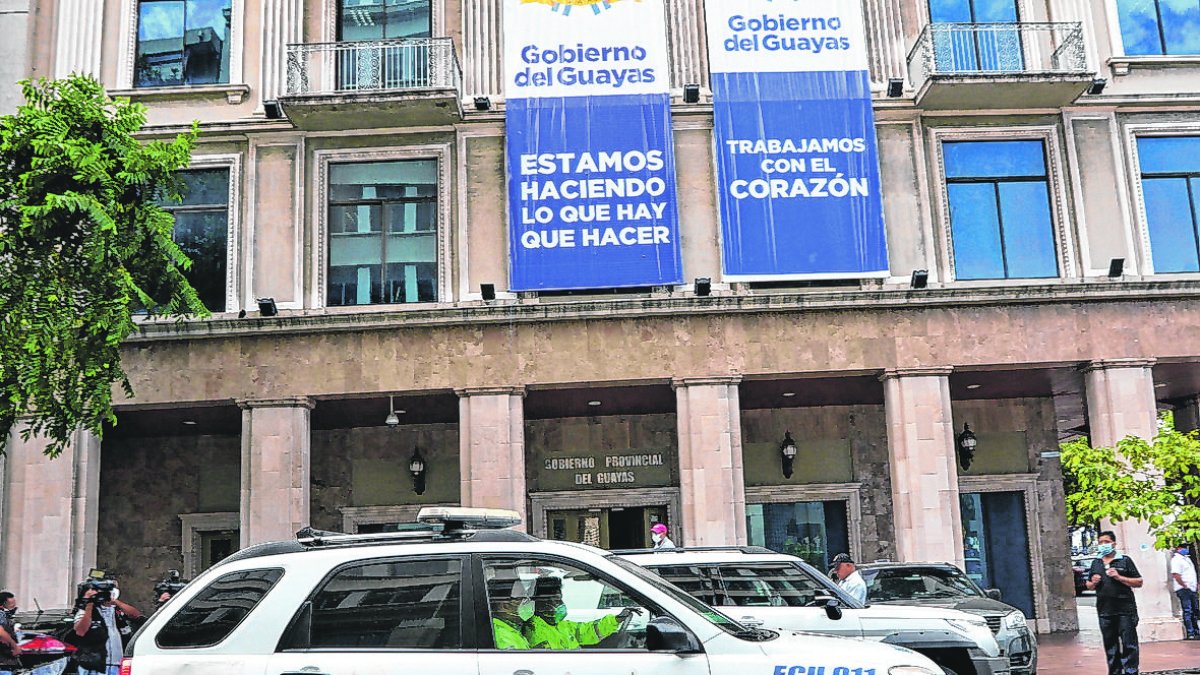 PREFECTURA , DECOMISO DE COMPUTADORES Y DEMAS OBJETOS DE LA PREFECTURA 27 DE MAYO DEL 202O