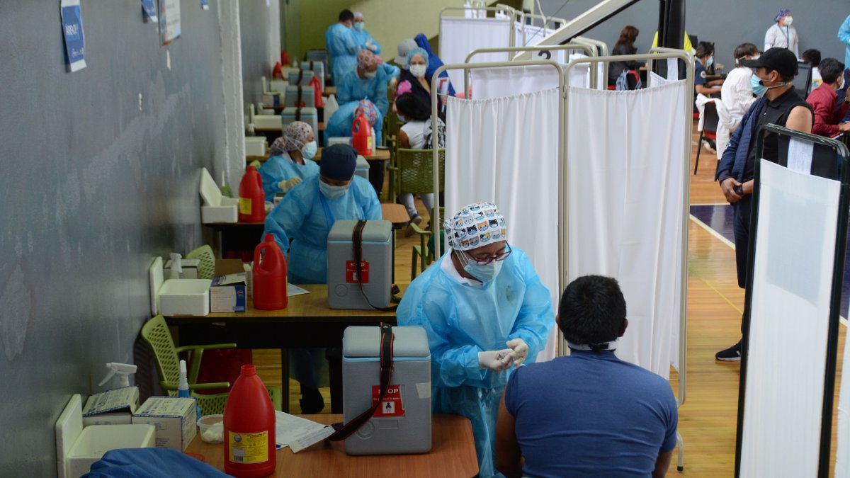 Estaba previsto que cerca de 400 vendedores fueran inmunizados. 
 Quito 11 de Julio de 2021 Agencia(ag-extra ag-expreso-ag-quito) Gustavo Guaman