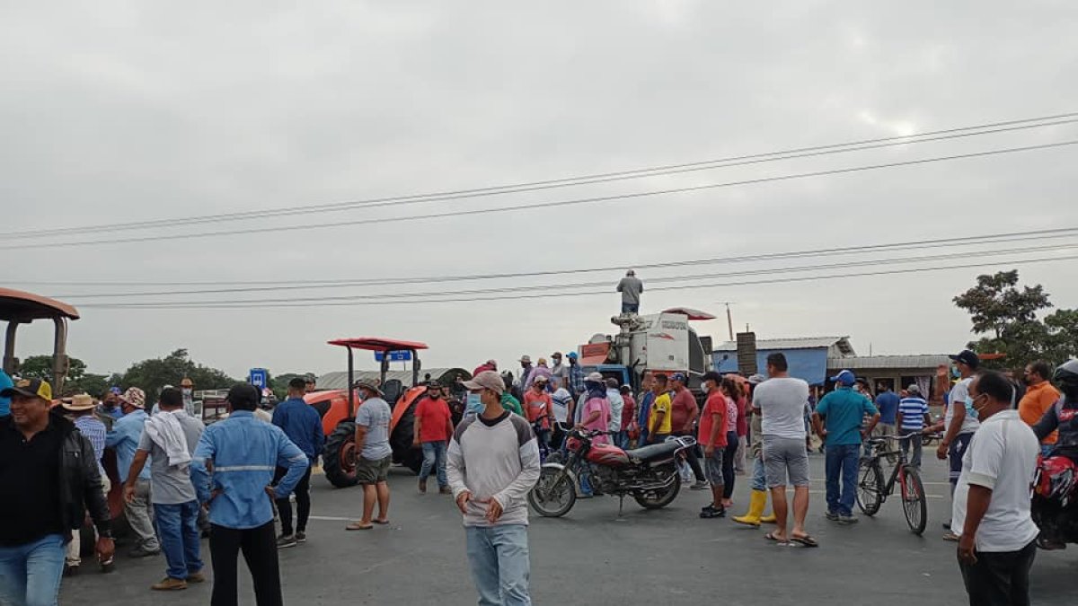 En Daule permanecen cerradas las vías.