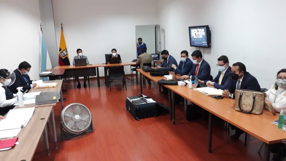 La primera suspensión se dio ante el pedido de la defensa de Daniel Salcedo Bonilla, quien solicitó la excusa de la jueza ponente Dora Vargas.