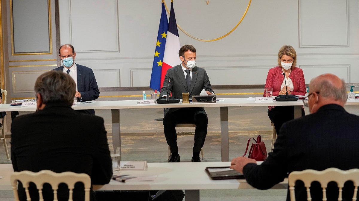 Según las últimas cifras disponibles, solo el 45 % del personal de residencias de ancianos y enfermos de larga duración tenían la pauta de vacunación completa.