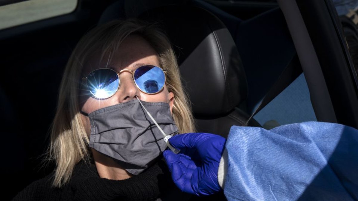 La realización de pruebas sigue siendo una de las herramientas para contener al coronavirus, y también para reunirse abiertamente con la gente.