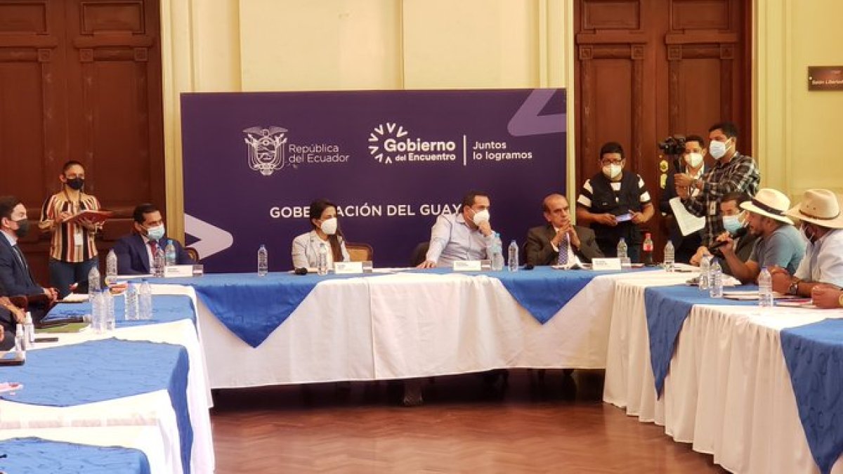 La tarde de este 12 de julio hubo un diálogo con dirigentes gremiales del sector arrocero, bananero y cañicultor.