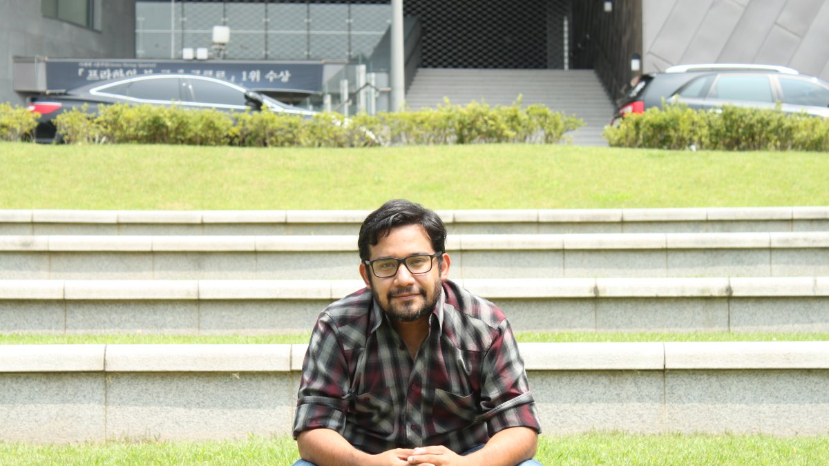 Franklin Villamar culmina el máster de Planificación Urbana y Administración de Ciudades en la Universidad de Seúl.