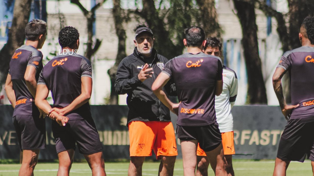 Pablo Marini, nuevo estratega de Liga de Quito, debuta hoy en el banquillo azucena durante el duelo en el que los albos medirán a Gremio por el torneo continental.
