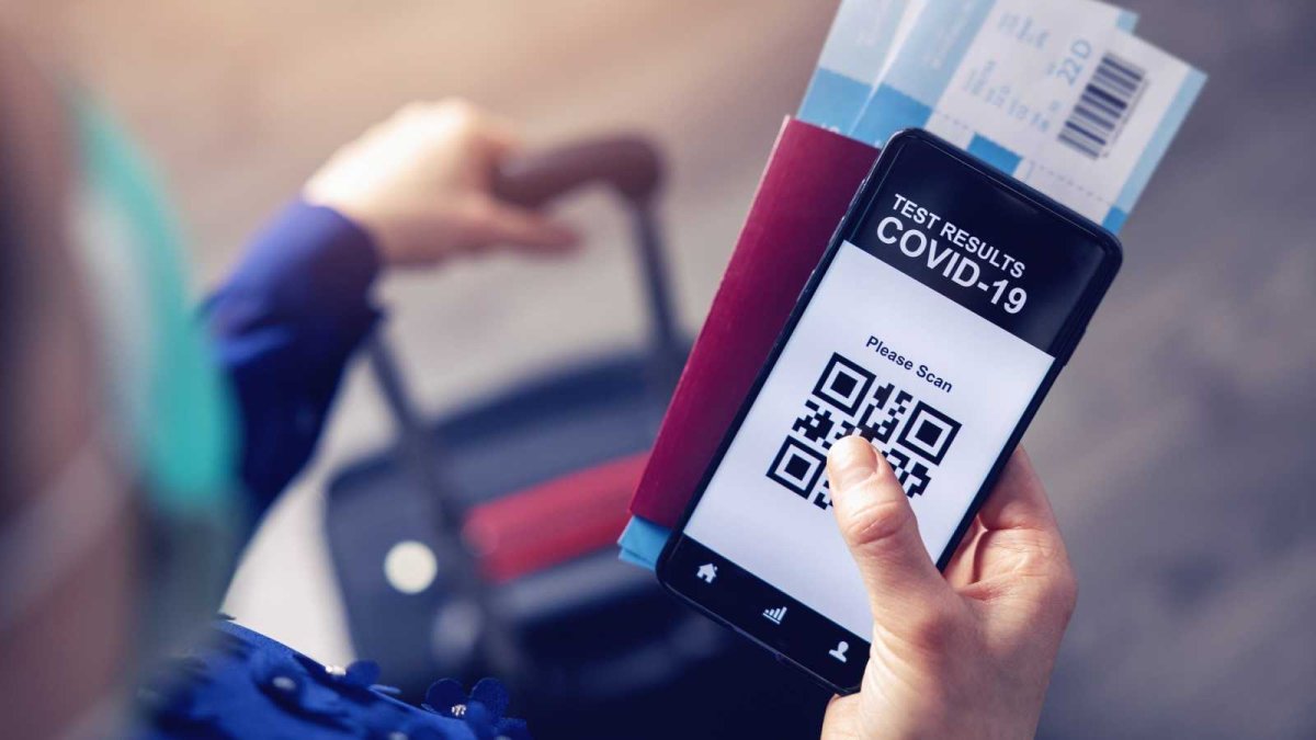 Los certificados y pasaportes covid se ponen de moda en Europa.