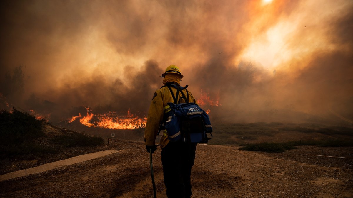 California vivió en 2020 el peor año de su historia en cuanto a número de incendios y superficie quemada, ya que ardieron más de cuatro millones de acres, que son 1.618.742 hectáreas.