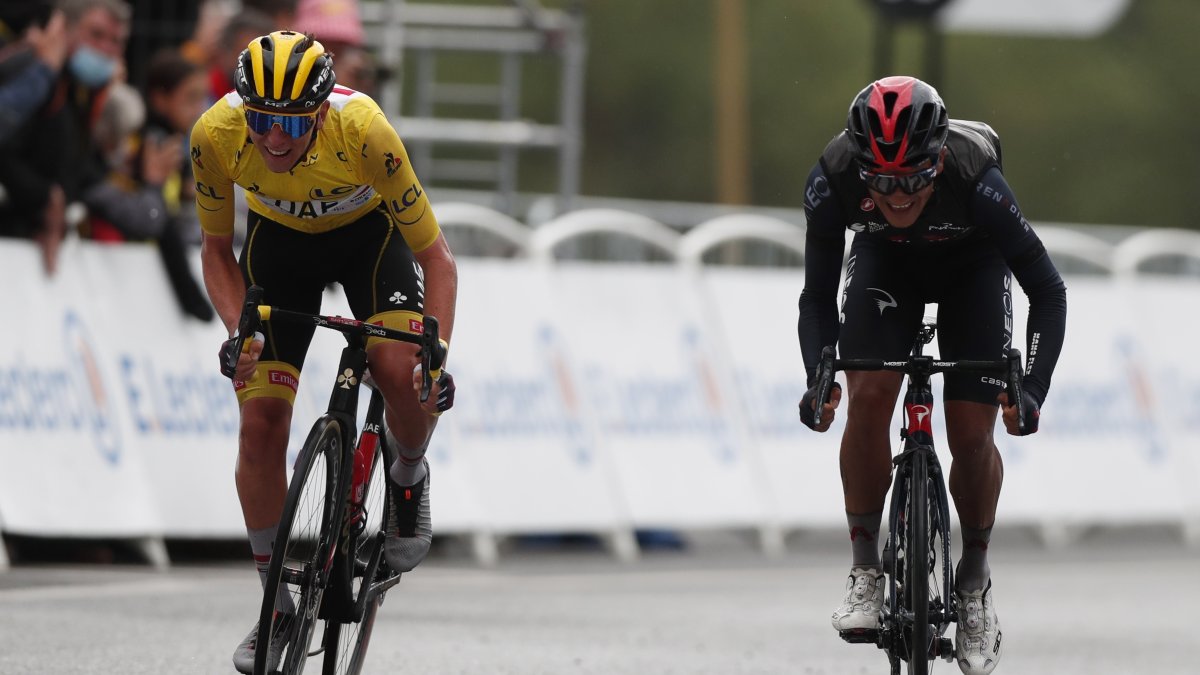 Tadej Pogacar (i) y Richard Carapaz (d) tendrán una dura lucha en el exigente ascenso a los Pirineos.