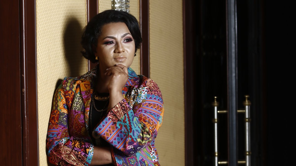 Es comunicadora y profesora en segunda enseñanza.