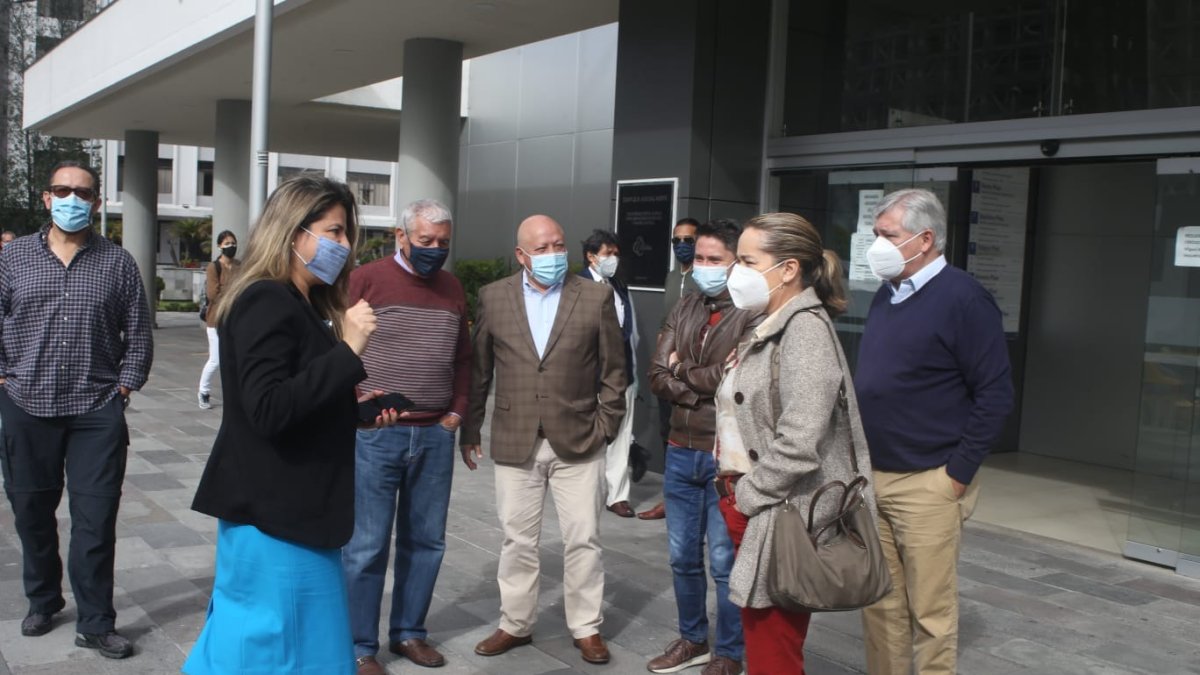 Insistencia. El martes un grupo de concejales de Quito fue al Complejo Judicial a insistir en una fecha de audiencia.