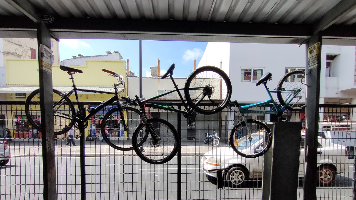 Efecto. Así es como tienen que dejar las bicicletas los usuarios.
