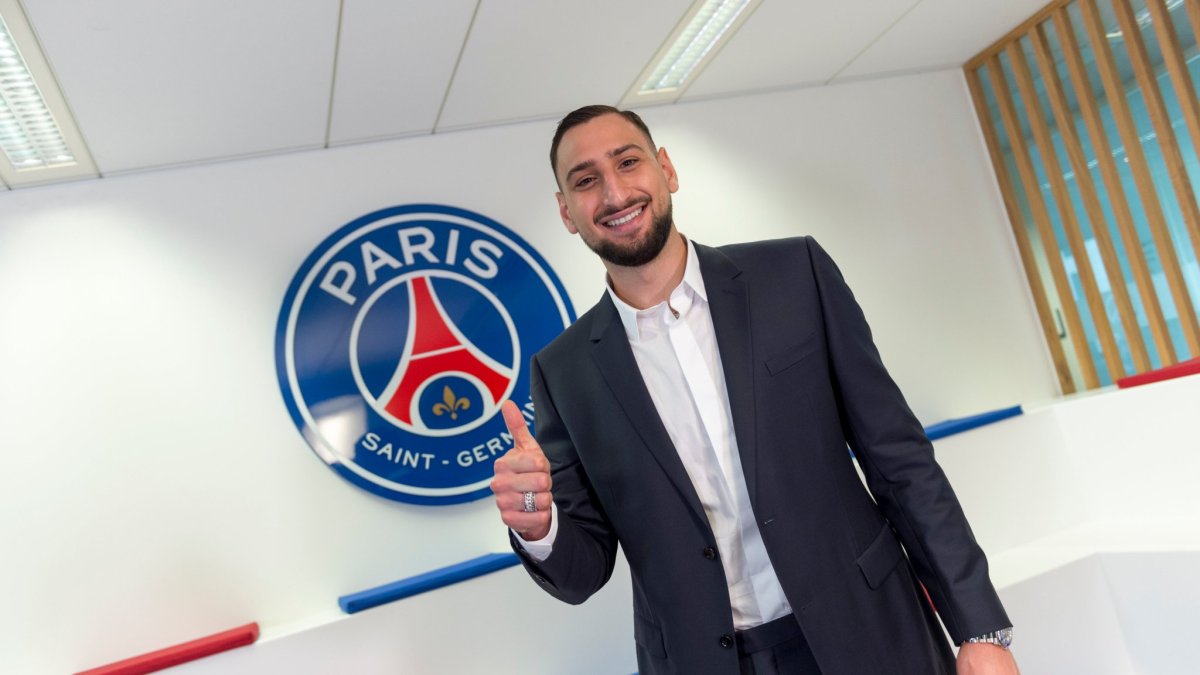 Gianluigi Donnarumma, arquero italiano, presentado por el PSG.