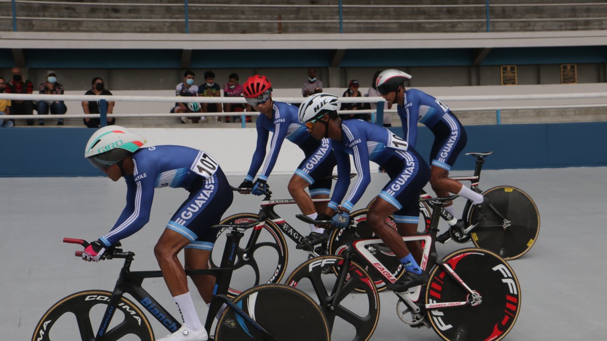 El equipo masculino de persecución pudo subir ayer al podio del Nacional, luego de colgarse la medalla de bronce. 
Agencia (ag-extra)