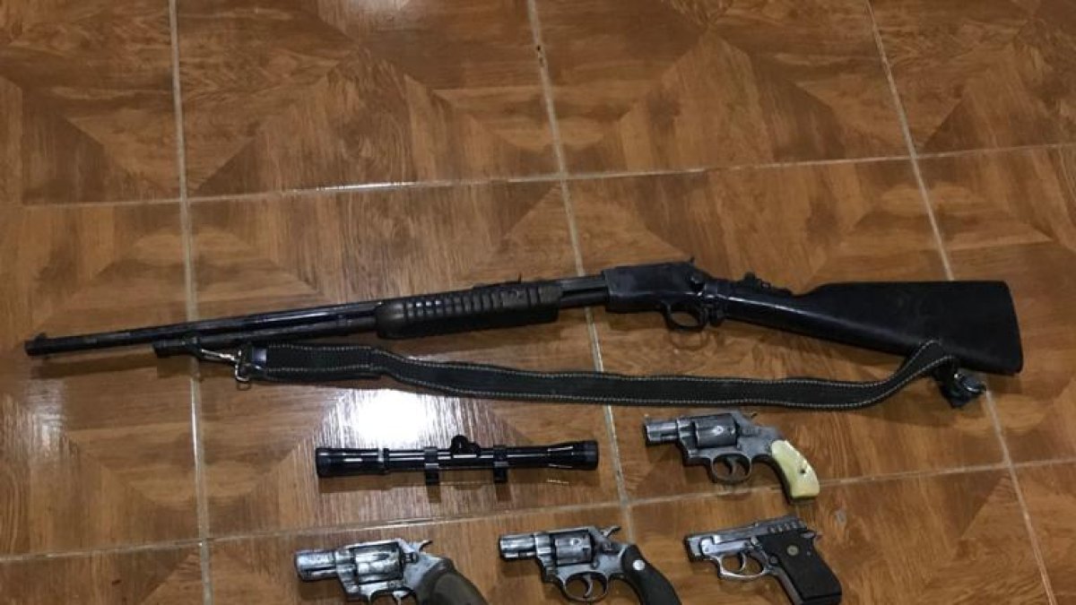 Incautación. El martes se incautaron a menos cuatro armas de fuego en el sector de Zapotillo en Loja.