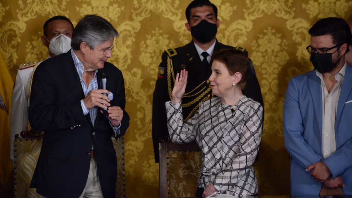 Ceremonia. El presidente tomó juramento a la nueva ministra.