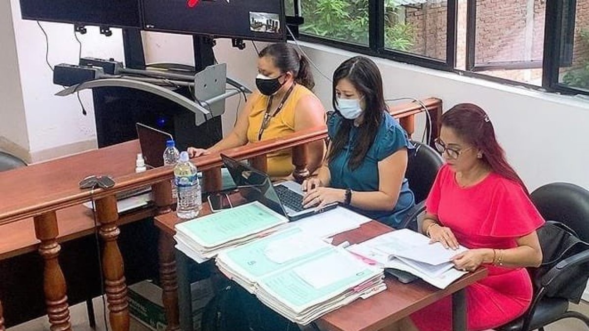 Responsable. a fiscal Ivonne Proaño (d) investigó el caso tras la detención de Noé Salcedo, en la frontera con Perú.