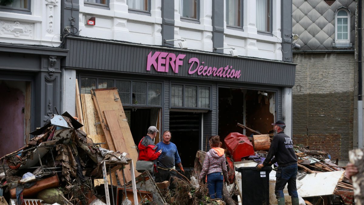 Veinte fallecidos y miles de afectados por las inundaciones en Bélgica.