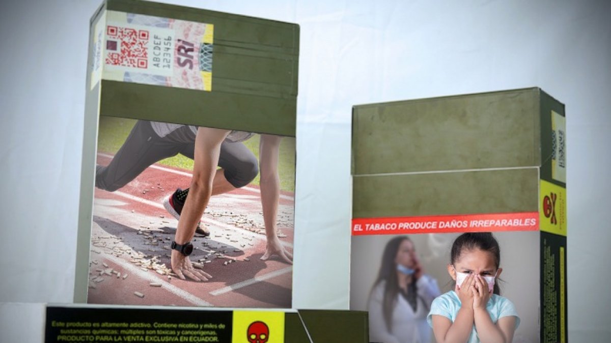 Los envases de cigarrillos deben llevar advertencias sobre los riesgos que implica consumirlos.