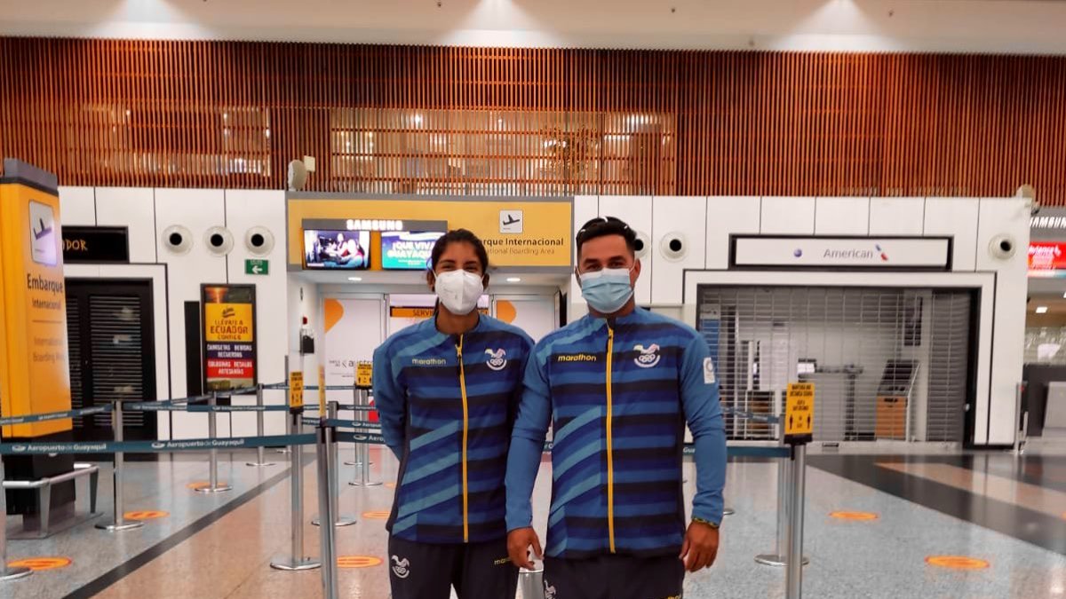 Adriana, junto a Yoanner Caballero, su entrenador, con quien viajó a Tokio.