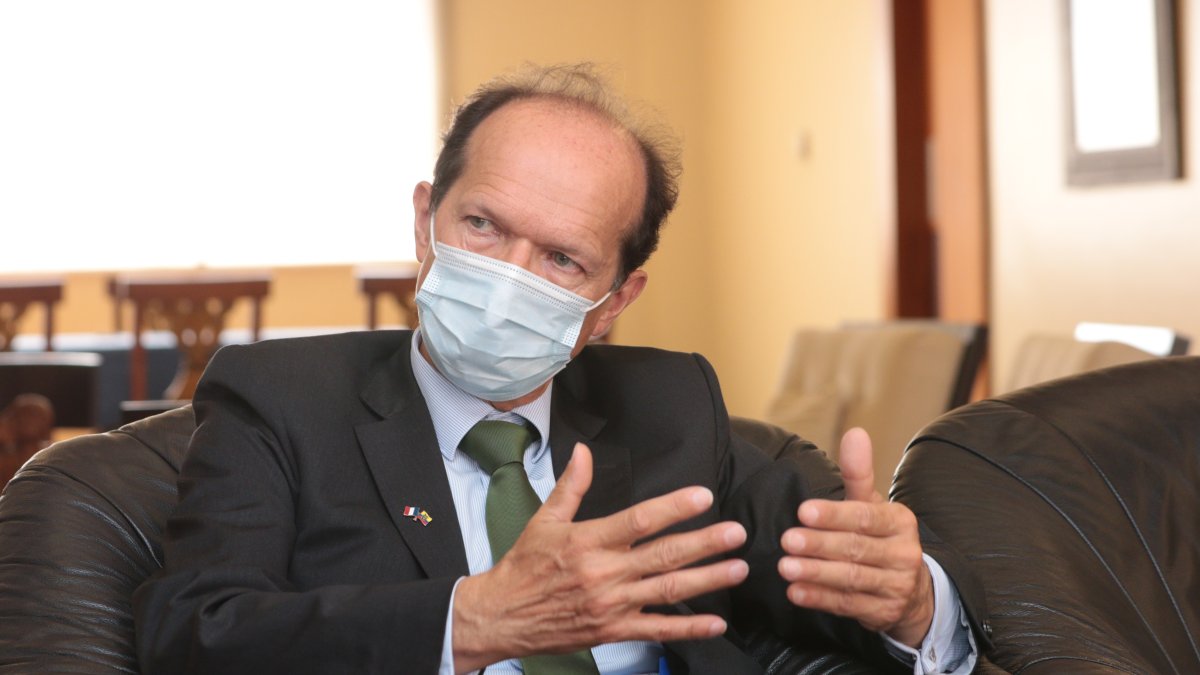 El diplomático también fue embajador francés en Costa Rica.