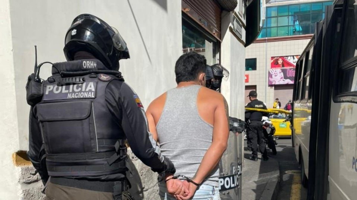 Arrestos. Durante los allanamientos del 7 de julio hubo detenciones y aprehensiones de al menos 21 personas.