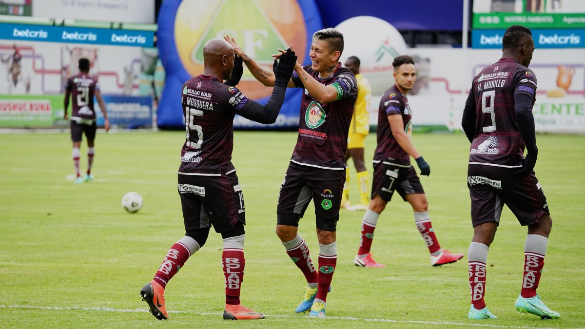 Mushuc Runa goleó sin clemencia a Delfín en su escenario deportivo.