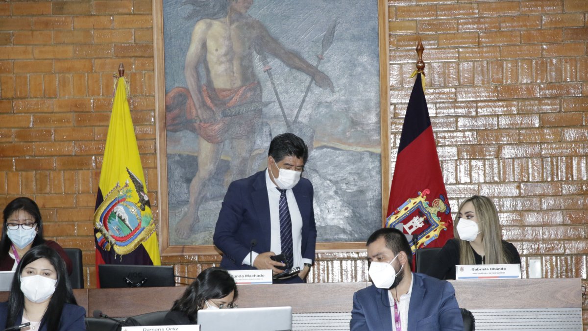 Sesión. El alcalde removido Jorge Yunda convocó a sesión y los concejales que lo llaman “usurpador” decidieron, contra todo pronóstico, asistir.