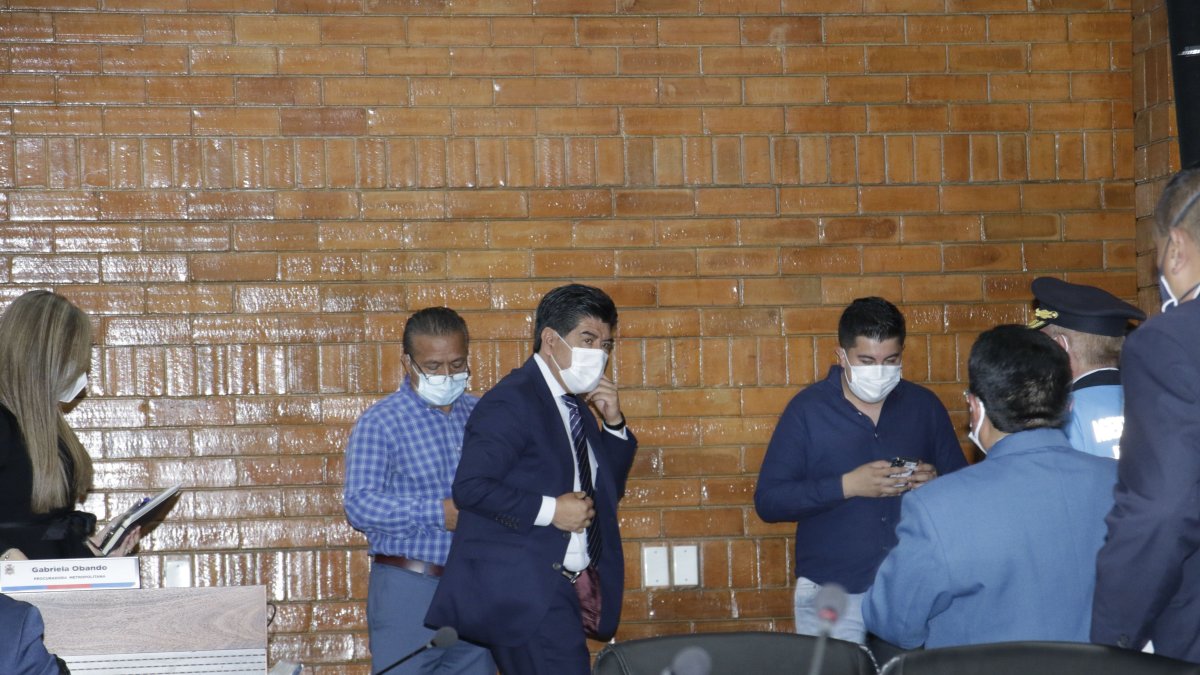 El alcalde removido Jorge Yunda convocó a sesión y los concejales que lo llaman “usurpador” decidieron, contra todo pronóstico, asistir.