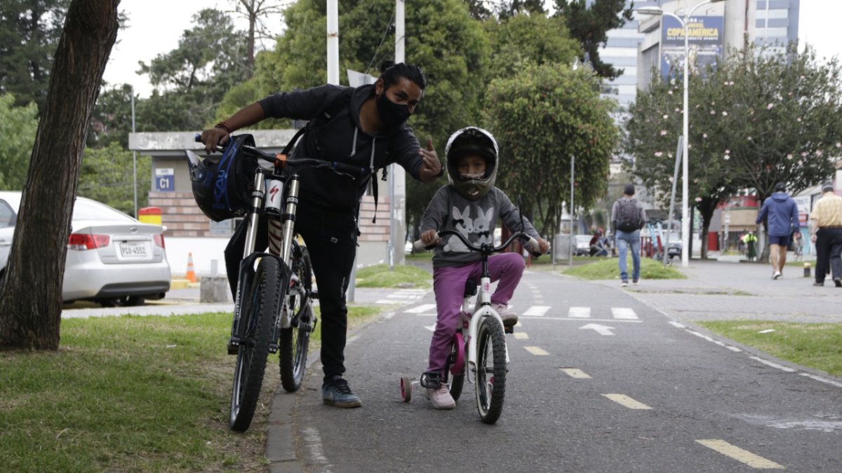 Aprender. Los adultos también cuentan con iniciativas para sacar su bicicleta para pasear.