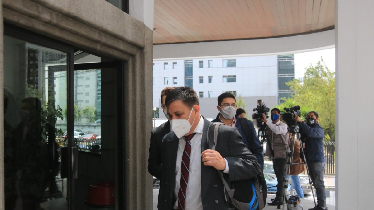 Diligencia. El fiscal Wilson Toainga llega a la Corte para la revisión de las medidas dictadas para Marco Flores.