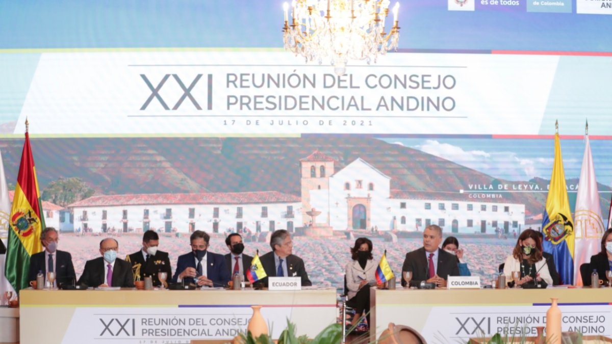 Traslado. El presidente Guillermo Lasso viajó a Bogotá con el canciller Montalvo el mismo día en el que emitió su comunicado.