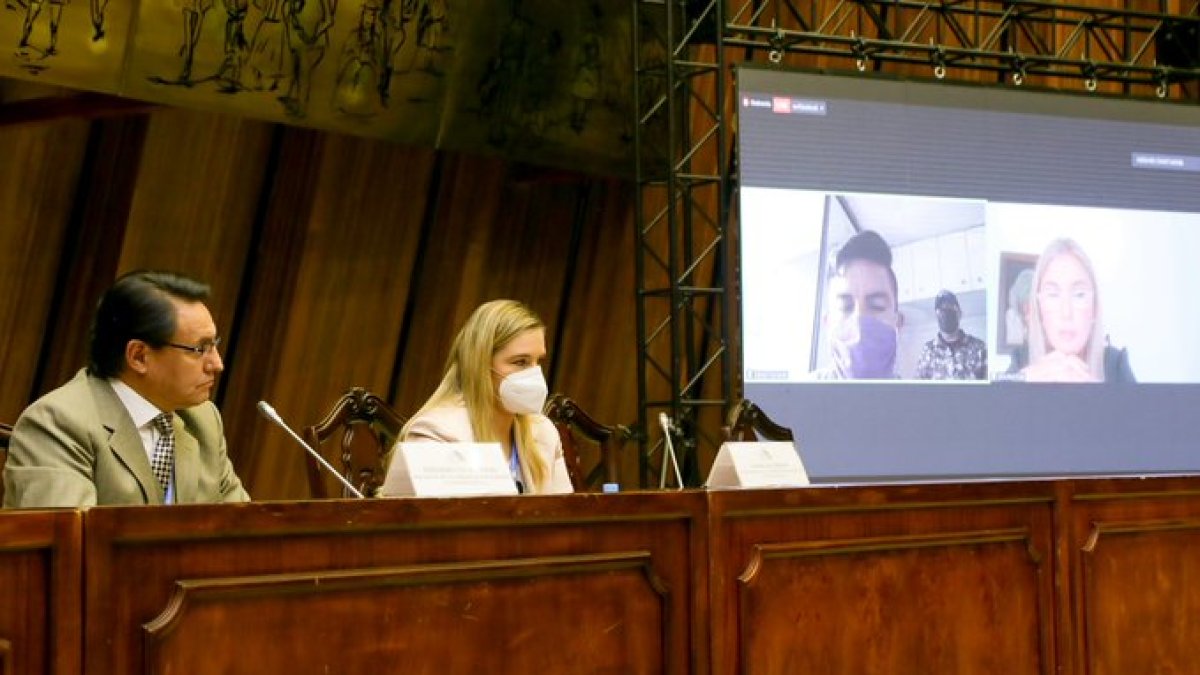 De las nueve personas convocadas por la Comisión de Fiscalización para esta jornada, solo una había confirmado su presencia.