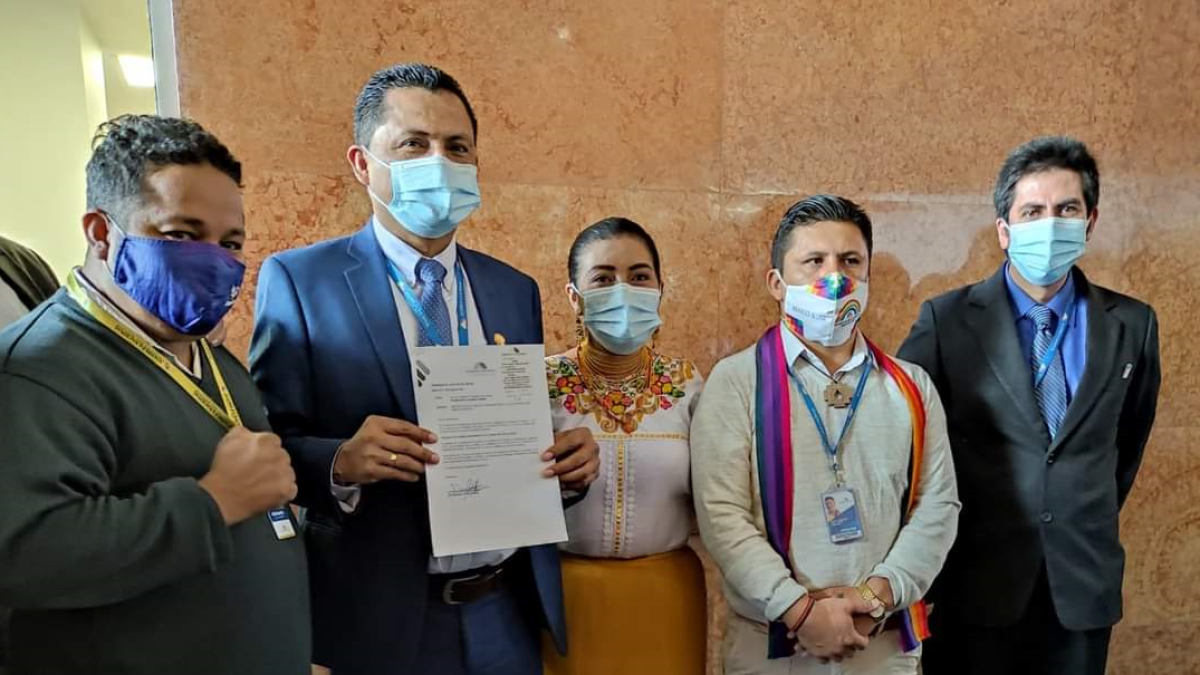 El coordinador del bloque de Pachakutik, Darwin Pereira, presentó este 20 de julio de 2021 una propuesta para la eliminación de los sueldos vitalicios a exmandatarios.