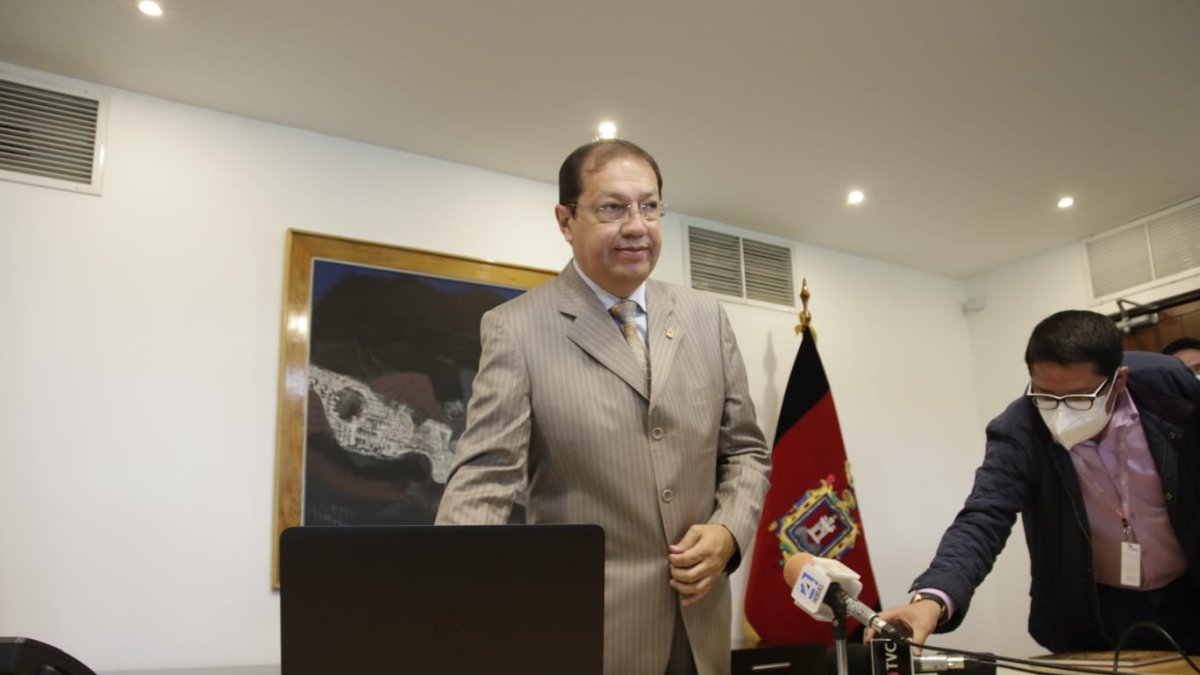 Cargo. Santiago Guarderas empezó con sus primeras actividades en la Alcaldía.