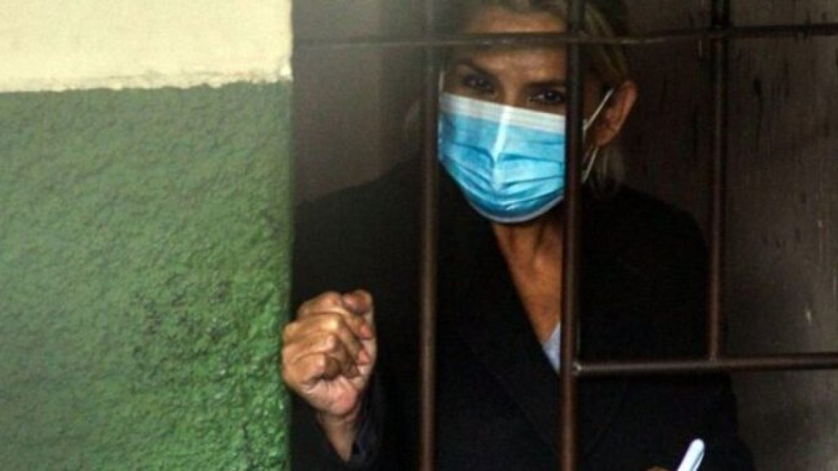 La expresidenta boliviana pasa encerrada en una prisión mientras es procesada por terrorismo y otros cargos