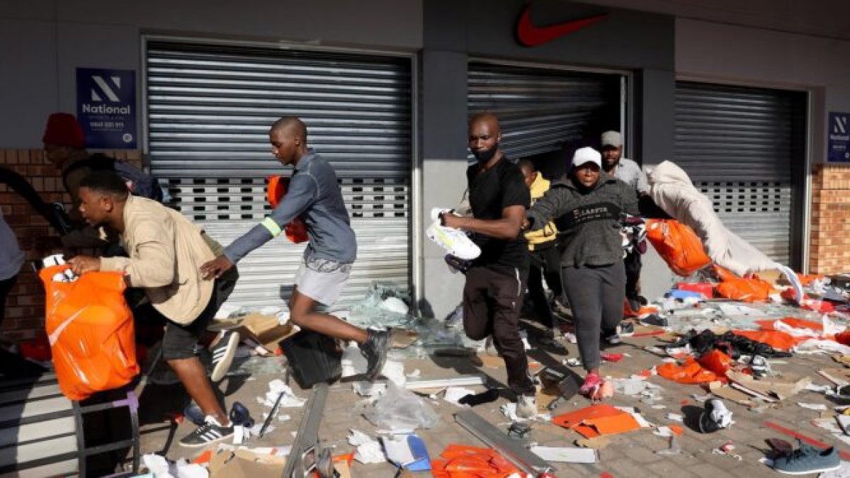 Locales comerciales sufrieron saqueos masivos en las provincias afectadas por disturbios 