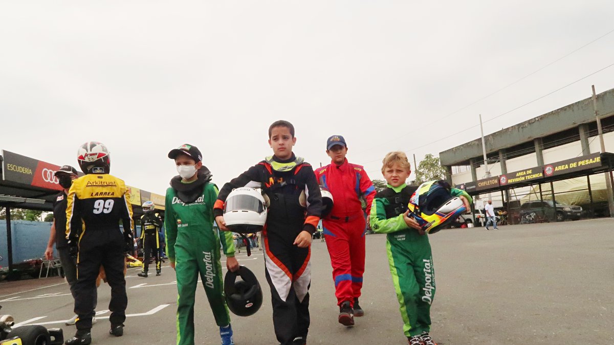 Destacados. Santiago Saab, Nicolás Peribonio, Hoover Ochoa y Alejandro Taleb, figuras del karting nacional.