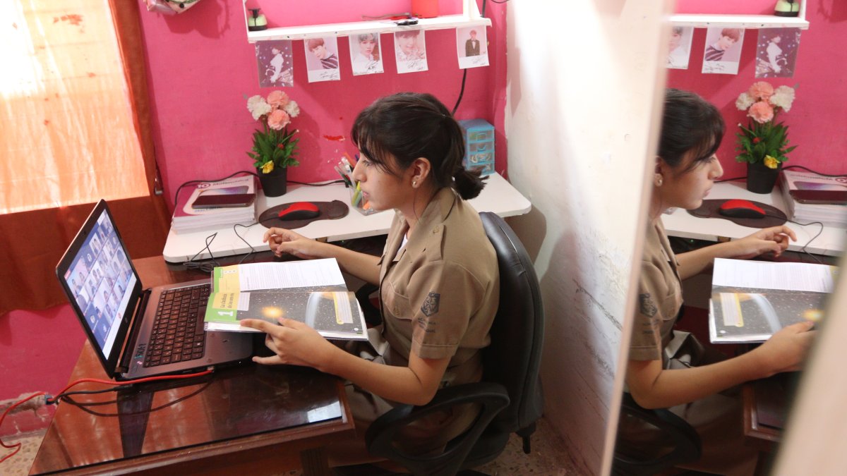 Debido a la pandemia, estudiantes debieron adaptarse a la educación virtual para que el proceso educativo no se detenga.