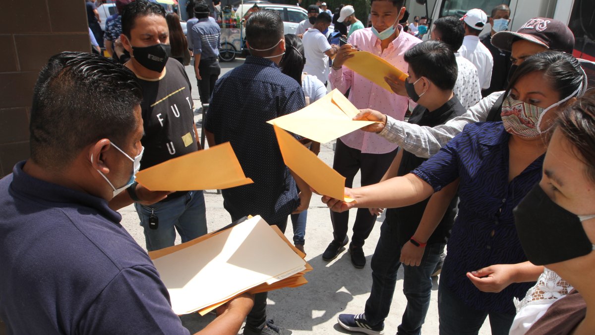 El ingreso promedio de los hombres es el más afectado. En seis meses reciben $ 118 menos.