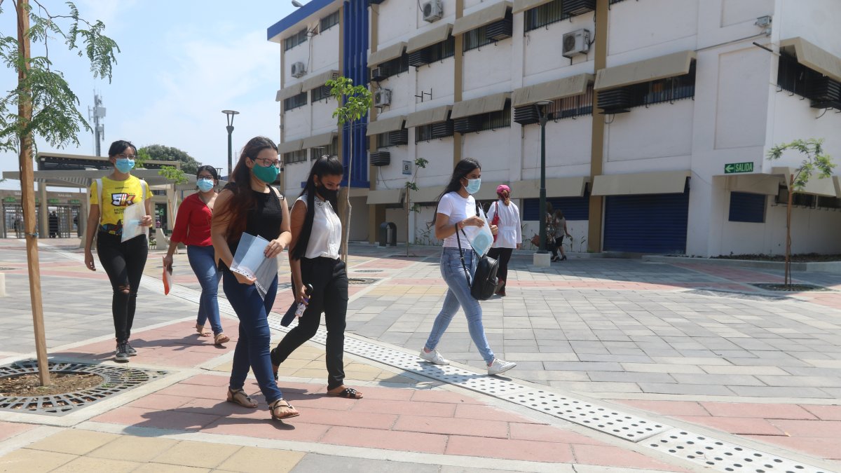 La comunidad universitario de la ciudad y del país tuvo que adaptarse a la nuevo modalidad de estudio.