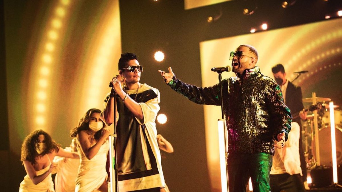 El dúo venezolano Chino y Nacho cantó nuevamente sus hits Andas en mi cabeza y Mi niña bonita que hicieron enloquecer al público.