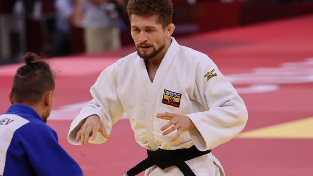 E7B2G_UX0AE9XjrPreciado compitió en la disciplina de judo, categoría 60 kg.